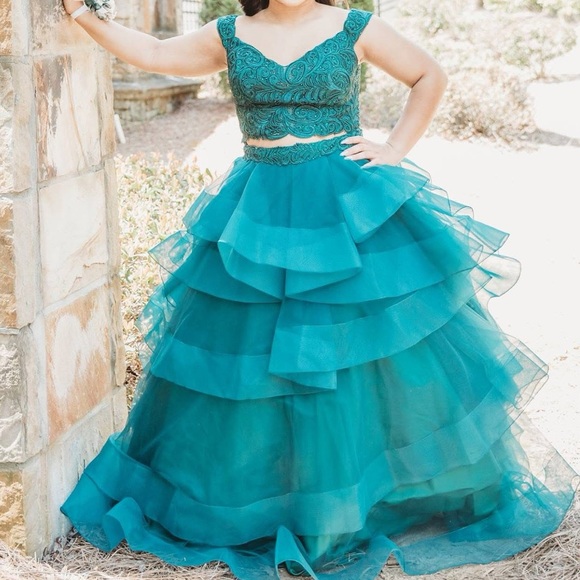 Size 6 Ellie Wilde Prom Dress in Green Size 6 Ellie Wilde Prom Dress in Green
